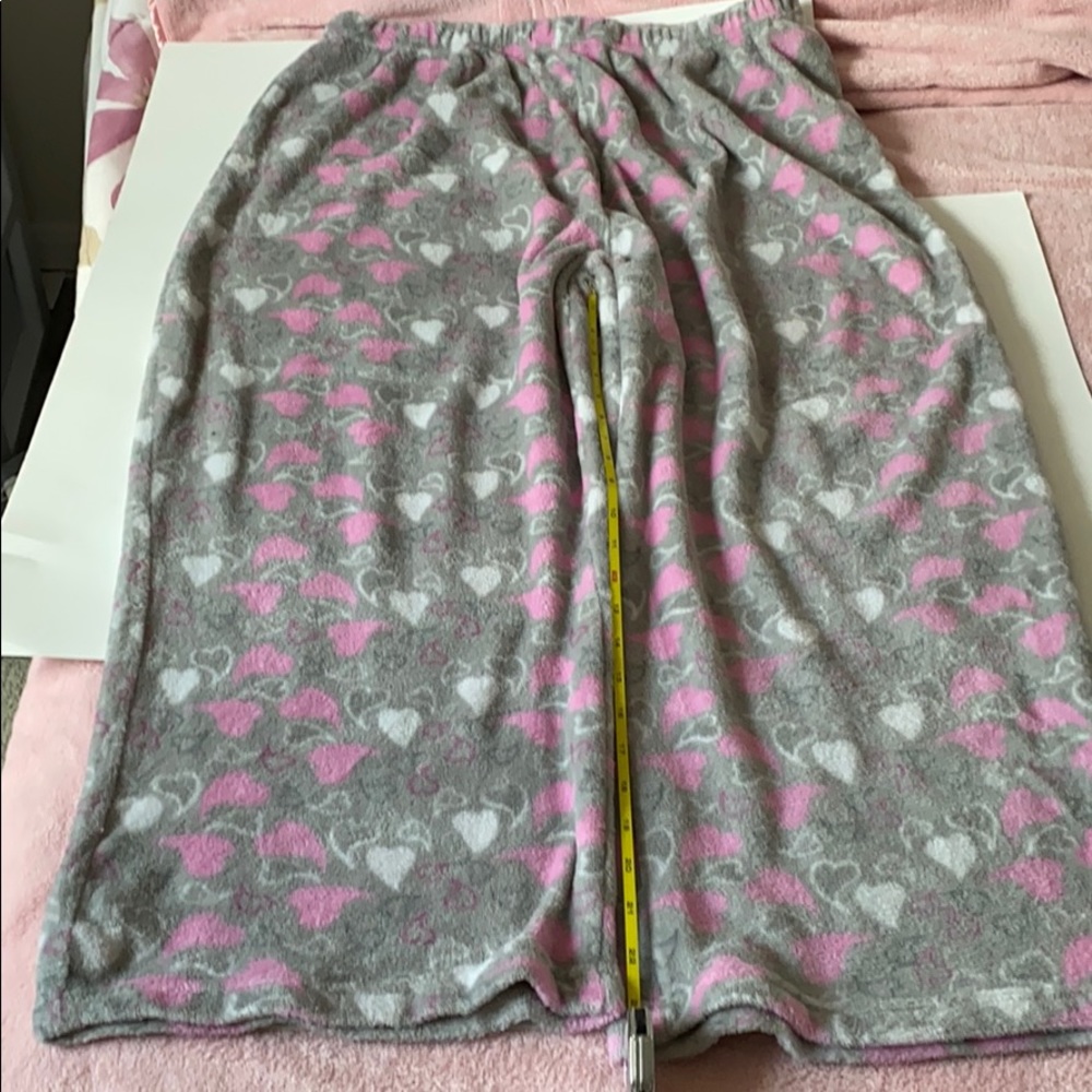 Hotel Spa grey, white, and pink.